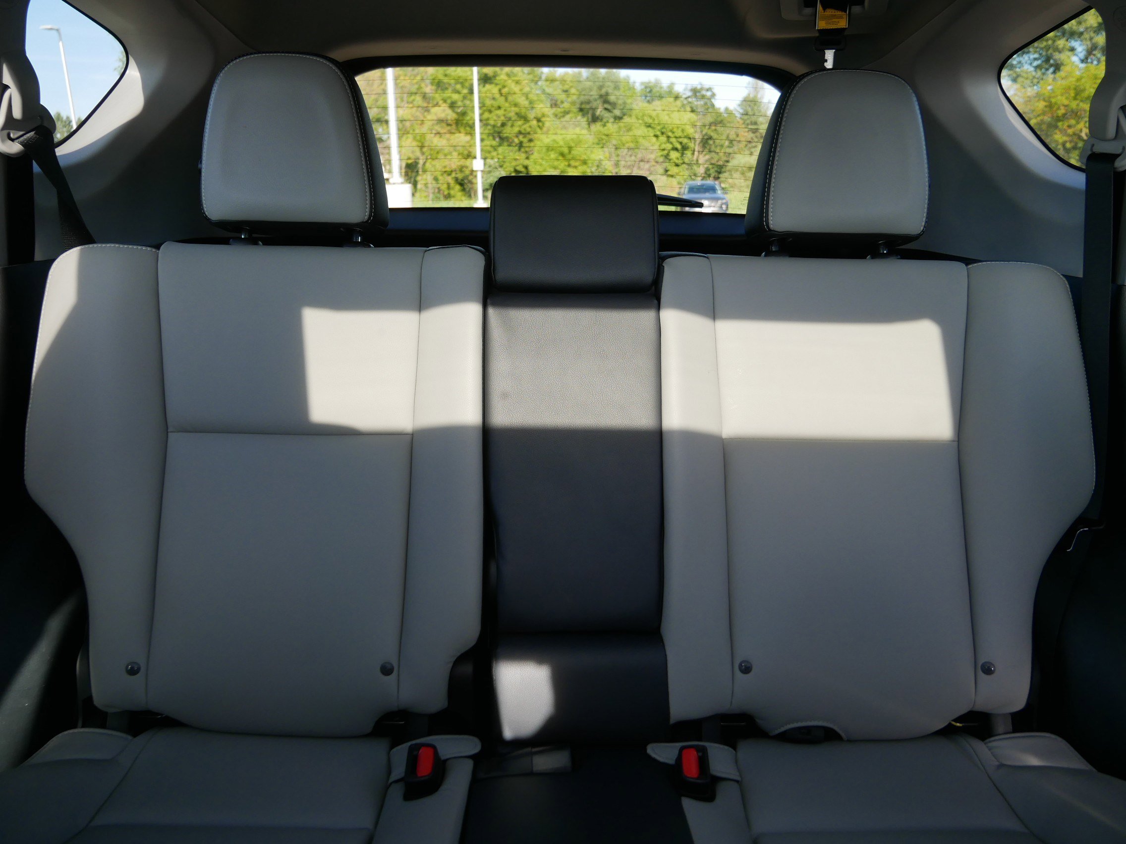 Used 2018 Toyota RAV4 Limited image 13
