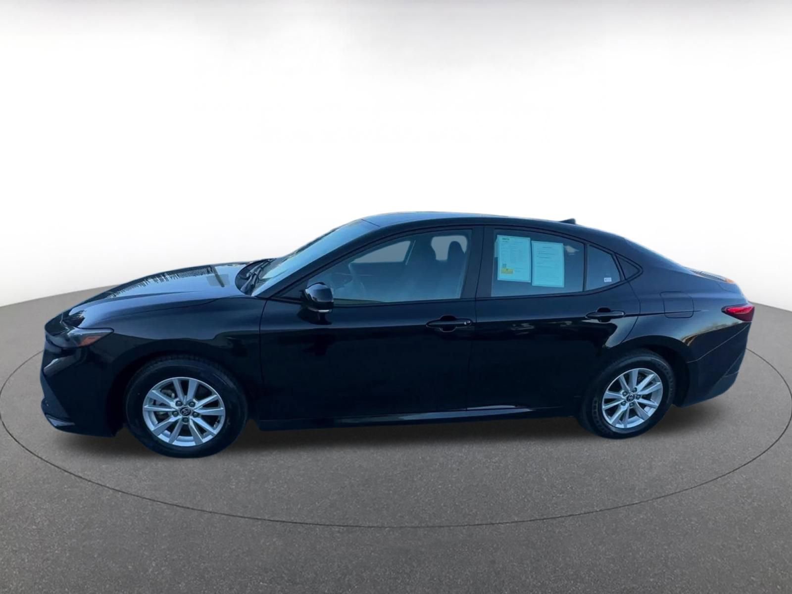 Used 2025 Toyota Camry LE image 10