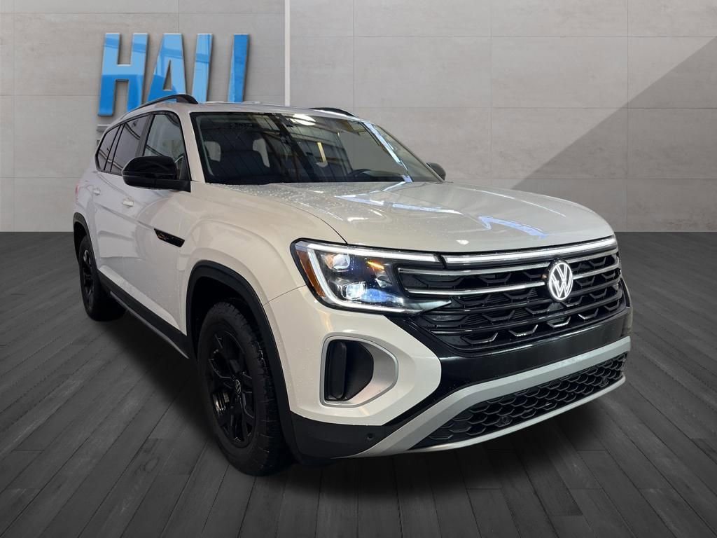 Certified 2025 Volkswagen Atlas Peak Edition SE AWD/4WD image 8