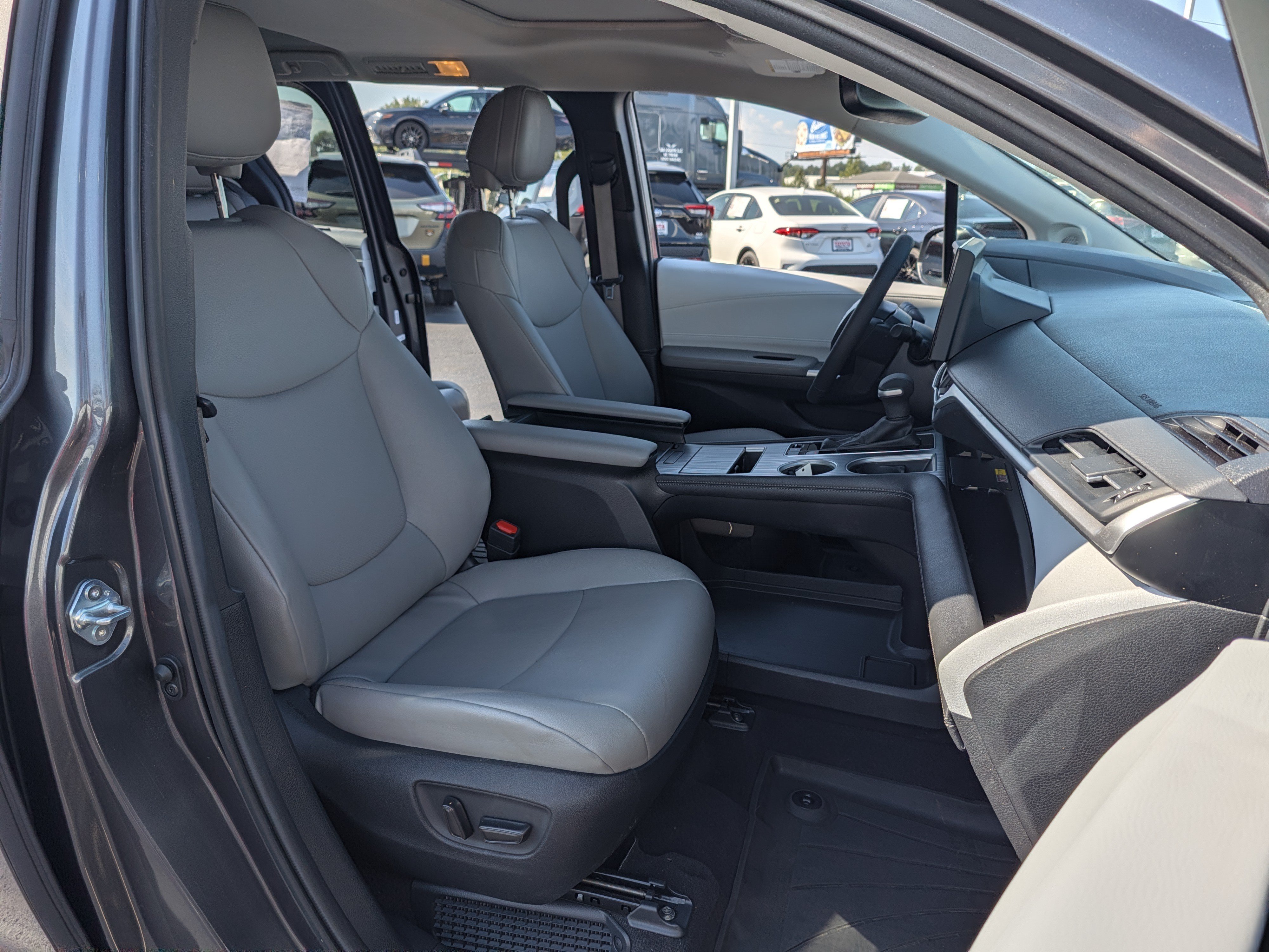 Certified 2025 Toyota Sienna XLE w/ XLE Plus Package AWD/4WD image 25