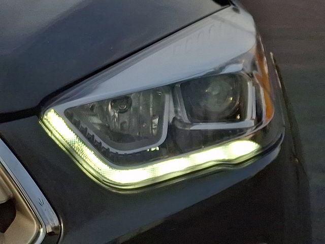 Used 2019 Ford Escape SEL image 12