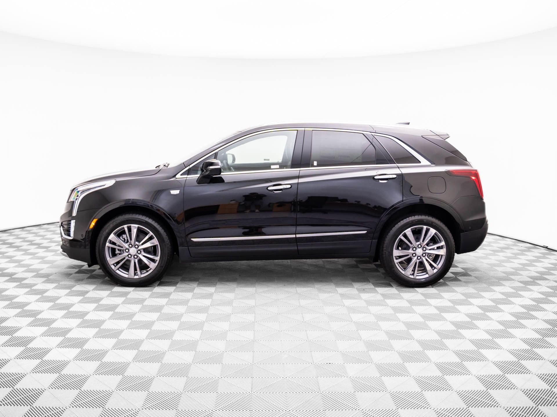 New 2025 Cadillac XT5 Premium Luxury w/ Technology Package image 2