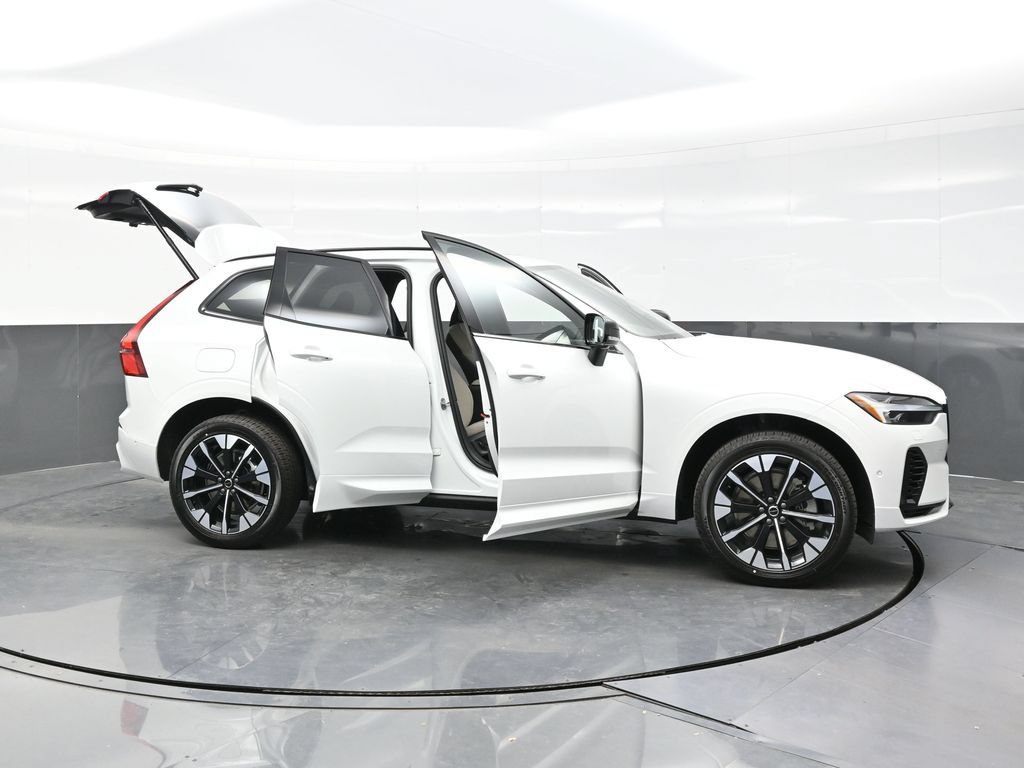 New 2026 Volvo XC60 T8 Plus w/ Climate Package PRO AWD/4WD image 45