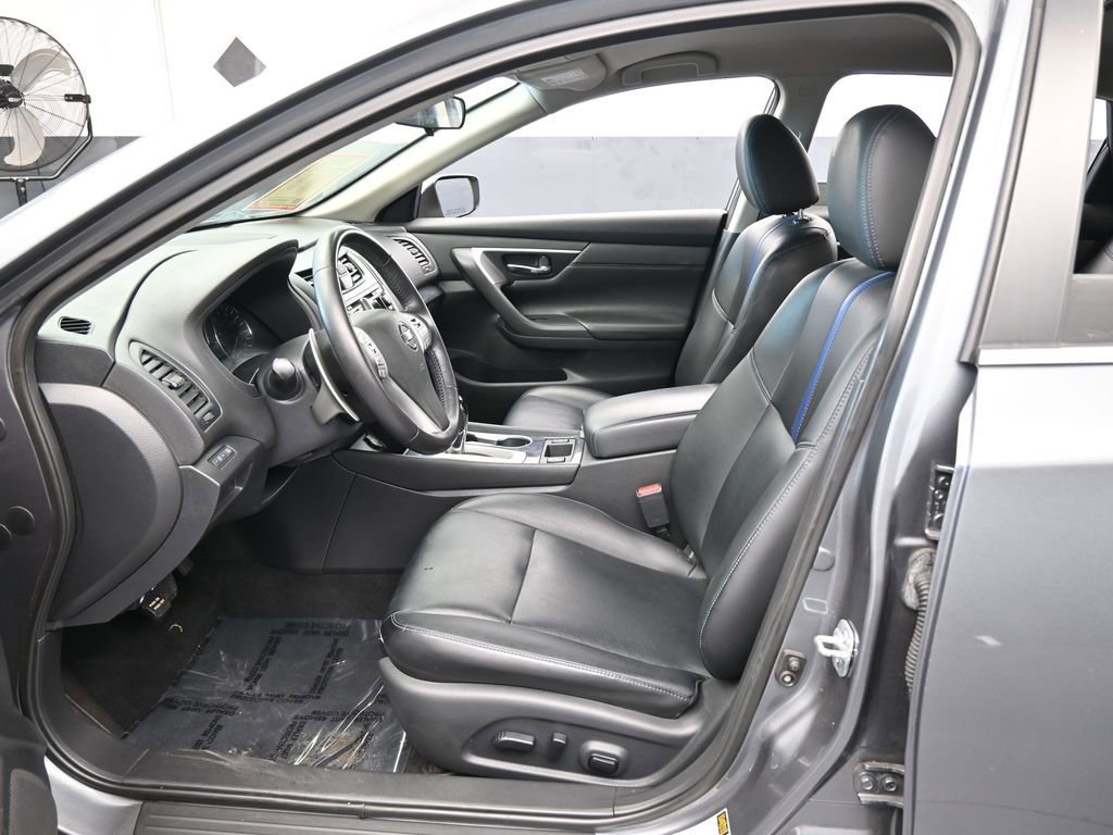 Used 2018 Nissan Altima 2.5 SR w/ SR Midnight Edition image 11