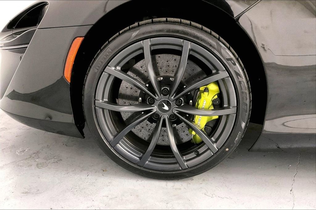 Used 2023 McLaren Artura image 17