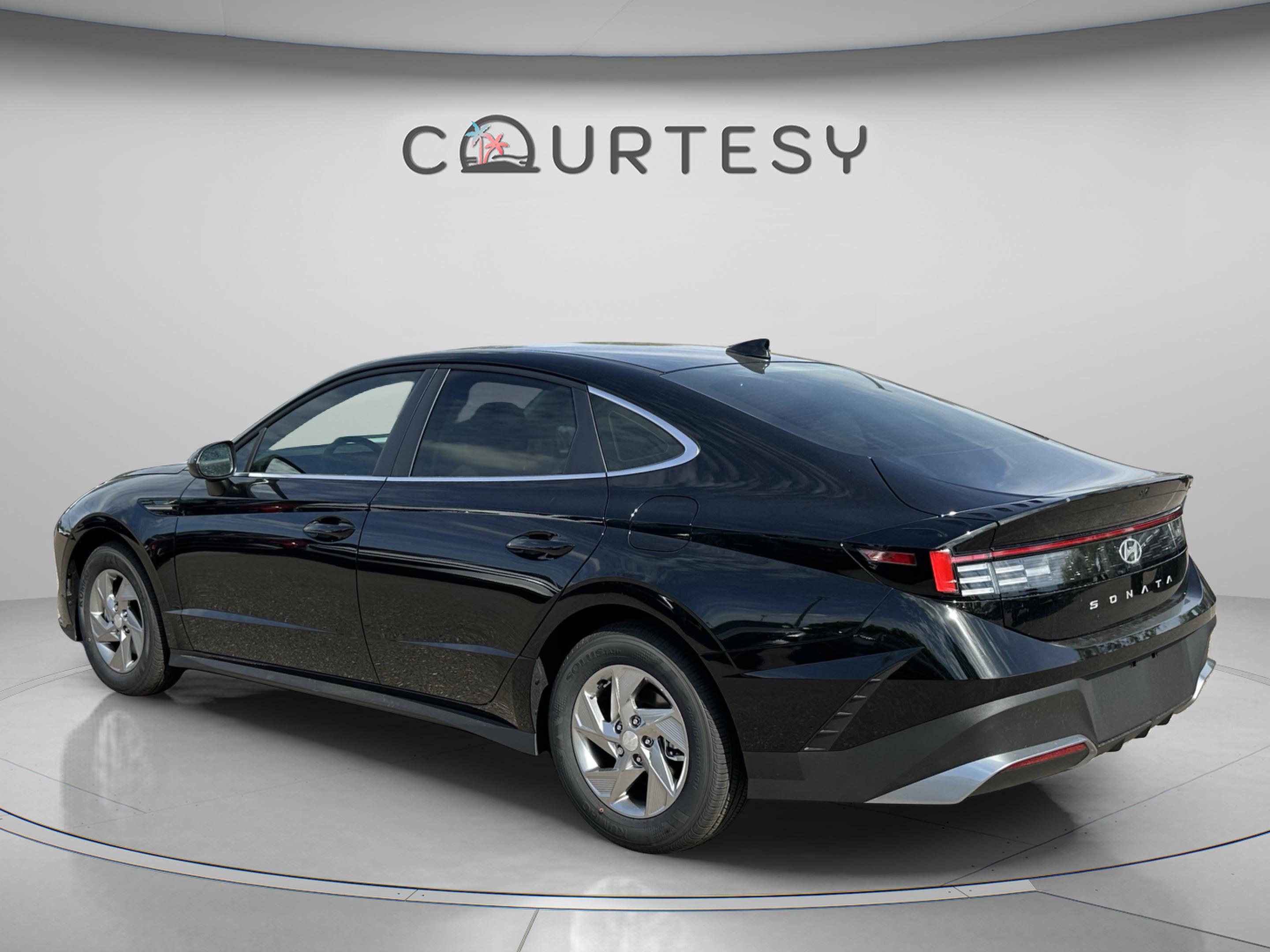 New 2026 Hyundai Sonata SE FWD image 3