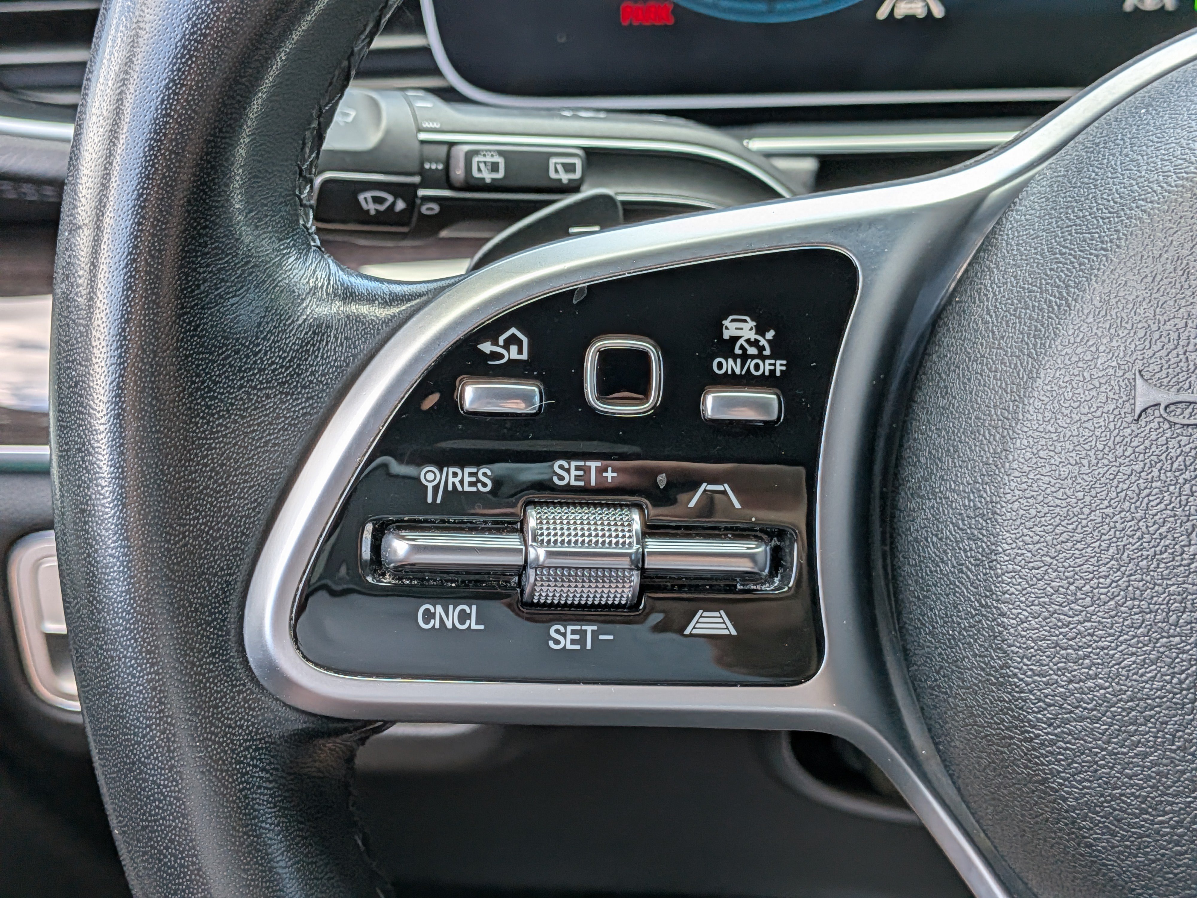 Used 2022 Mercedes-Benz GLS 450 4MATIC image 25