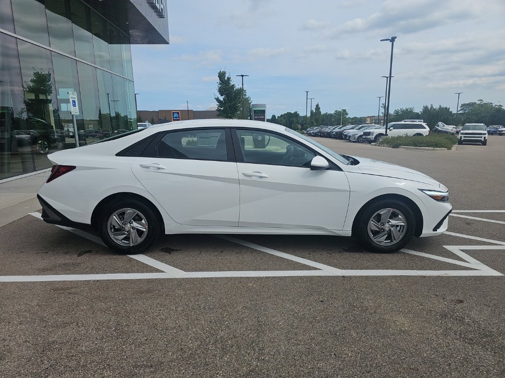 New 2026 Hyundai Elantra SE FWD image 6