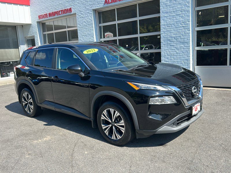 Used 2022 Nissan Rogue SV image 2