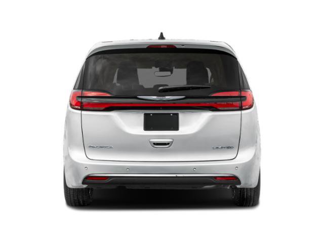 Used 2026 Chrysler Pacifica Limited FWD image 8