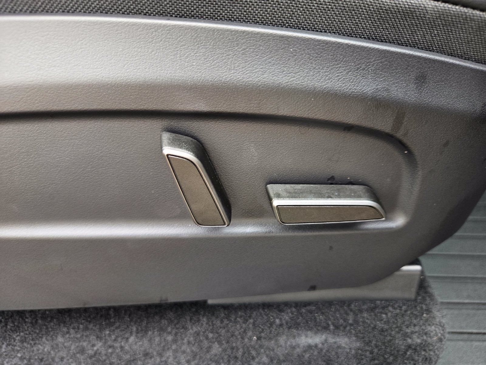 Used 2026 Tesla Model Y AWD image 24
