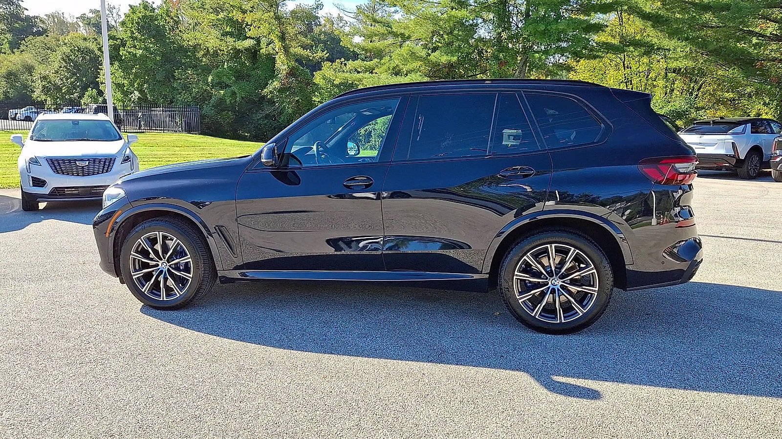 Used 2022 BMW X5 xDrive40i w/ M Sport Package AWD/4WD image 6