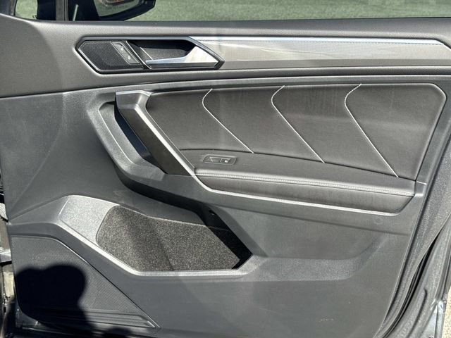 Used 2024 Volkswagen Tiguan SE R-Line image 28