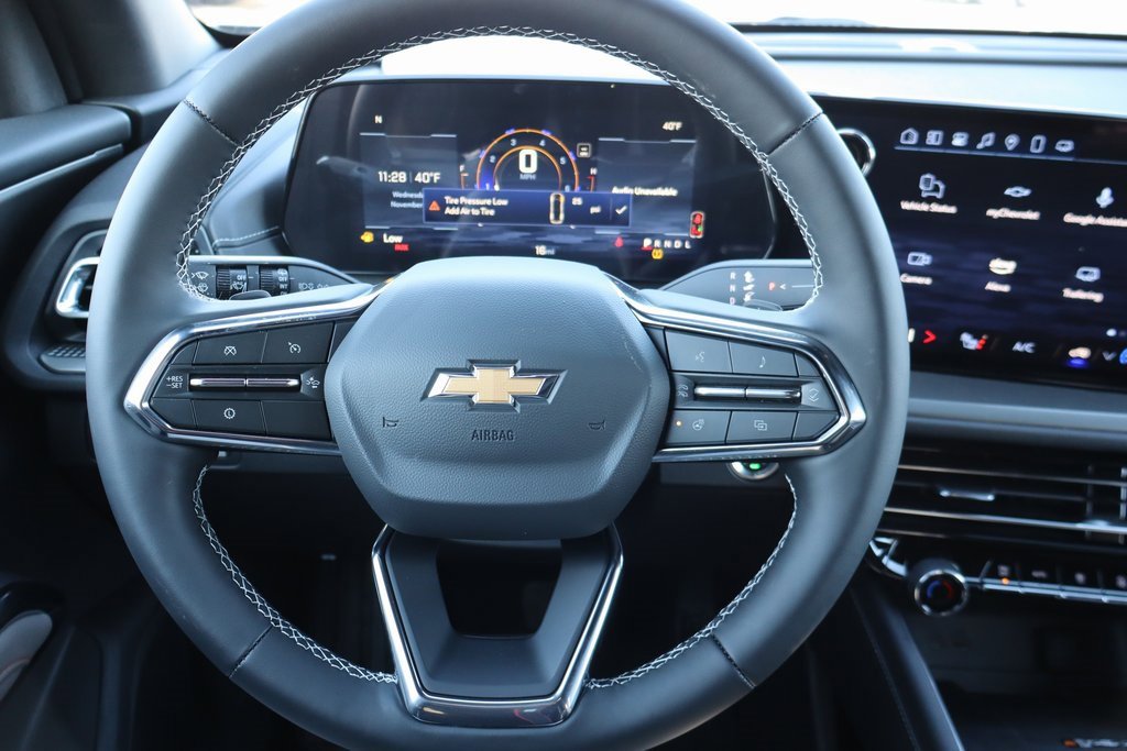 Used 2025 Chevrolet Traverse LT w/ Driver Confidence Package image 5