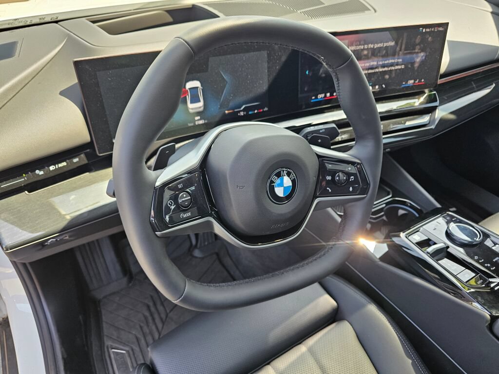 Used 2026 BMW 530i xDrive w/ Premium Package AWD/4WD image 25