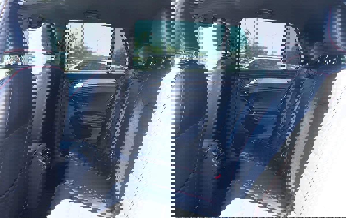 Used 2019 Volkswagen GTI SE w/ SE Experience Package image 31