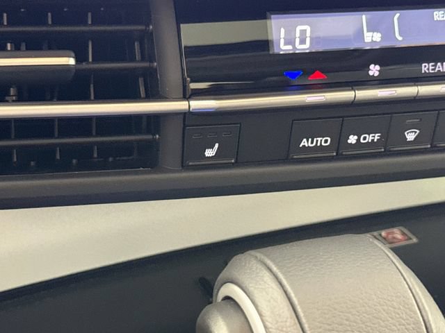 Used 2025 Toyota Sienna XLE FWD image 19