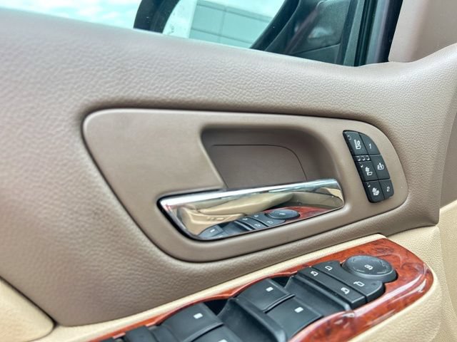 Used 2012 Chevrolet Suburban LTZ AWD/4WD image 33