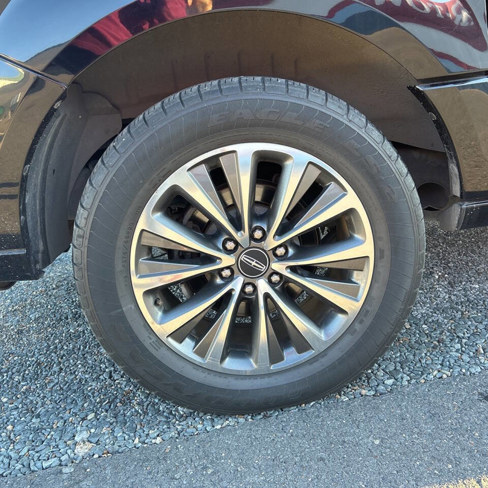 Used 2017 Lincoln Navigator L Select image 32