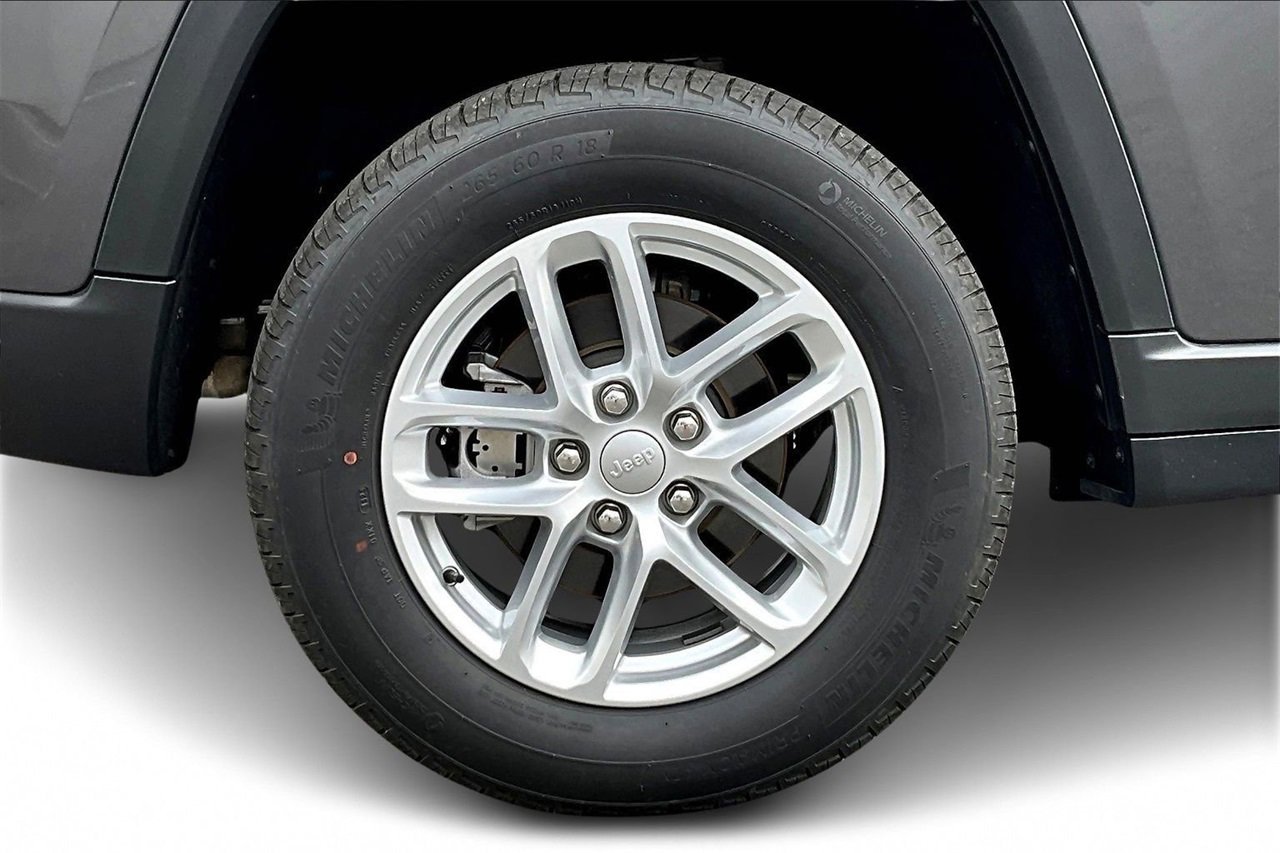 Certified 2024 Jeep Grand Cherokee Laredo X image 35