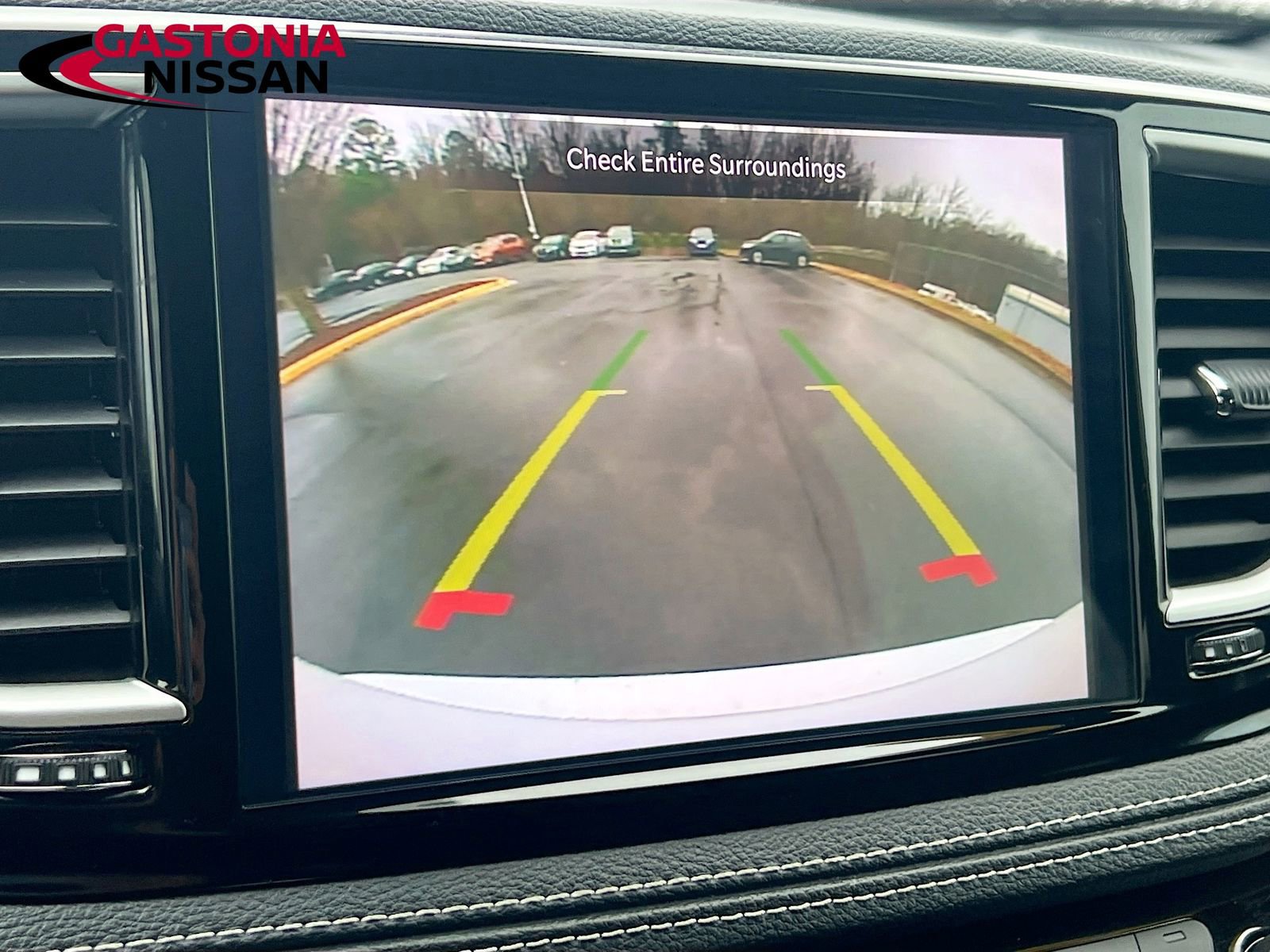 Used 2024 Chrysler Pacifica Touring image 17