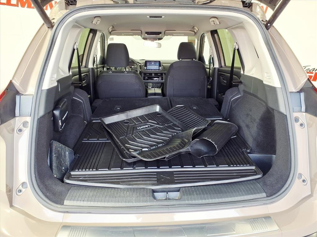 Used 2024 Nissan Rogue SV image 8