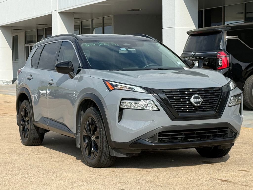 Used 2023 Nissan Rogue SV w/ SV Premium B Package image 2