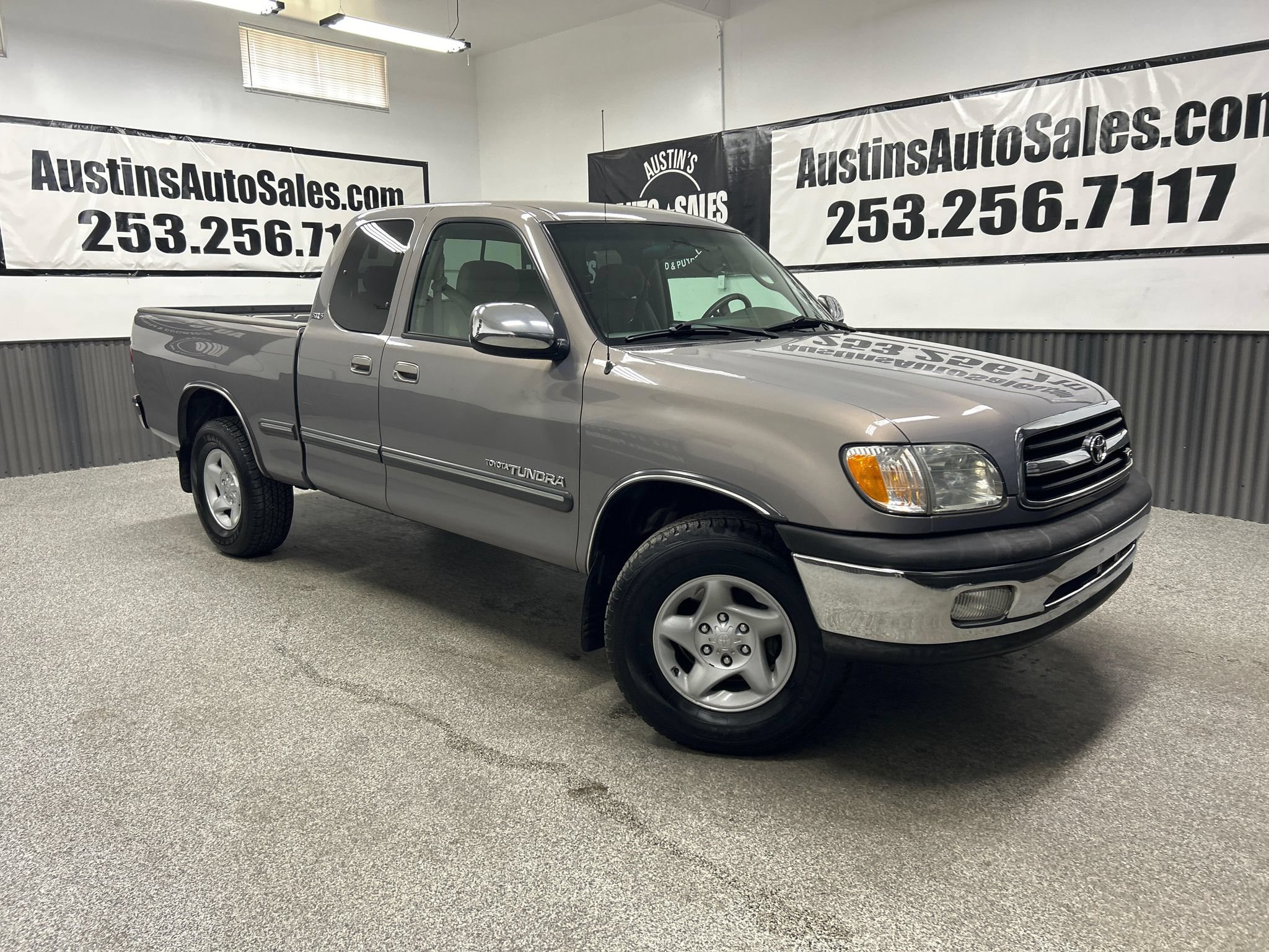 Used 2001 Toyota Tundra SR5 w/ Convenience Pkg RWD image 1