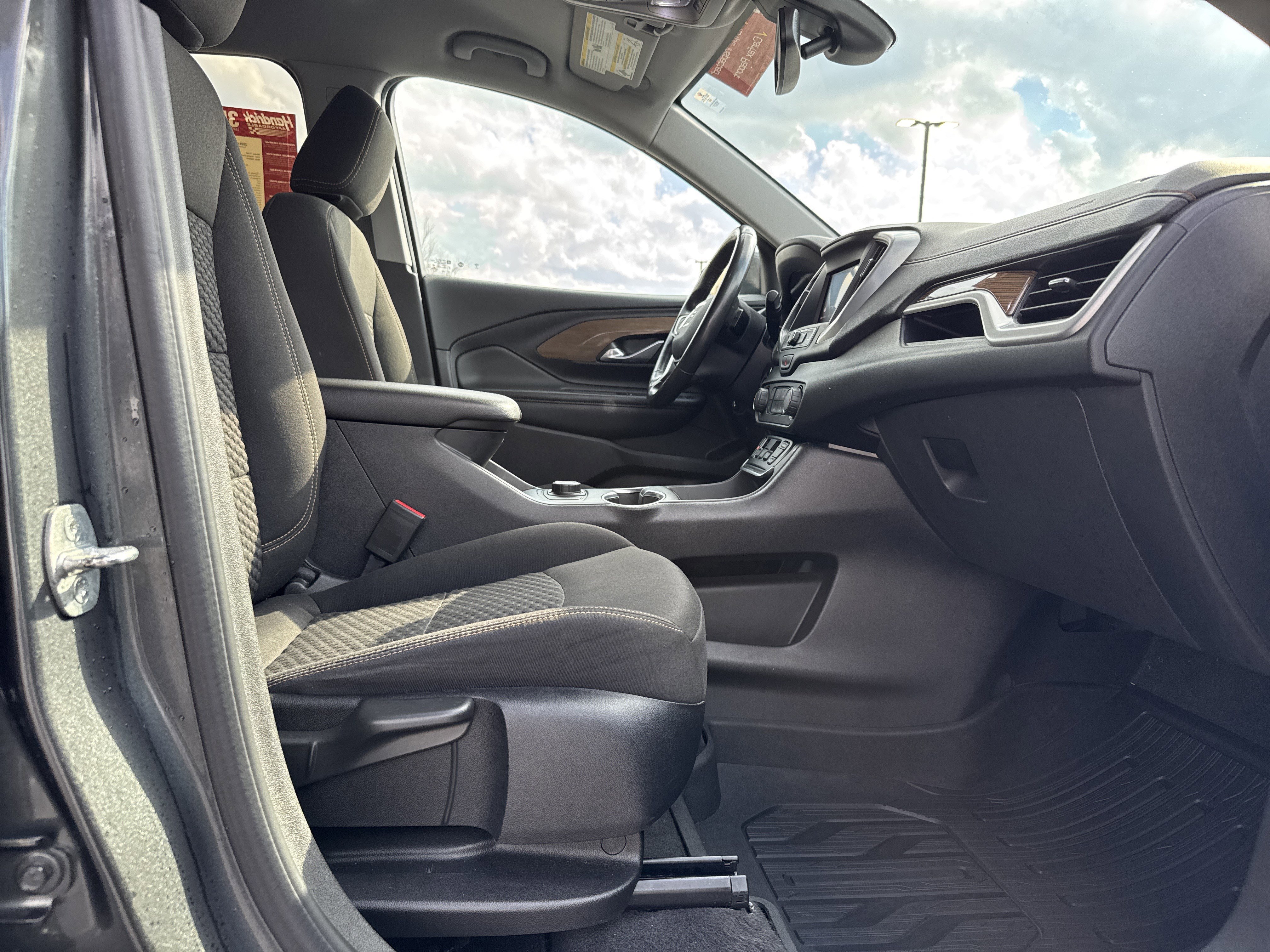 Used 2020 GMC Terrain SLE image 29