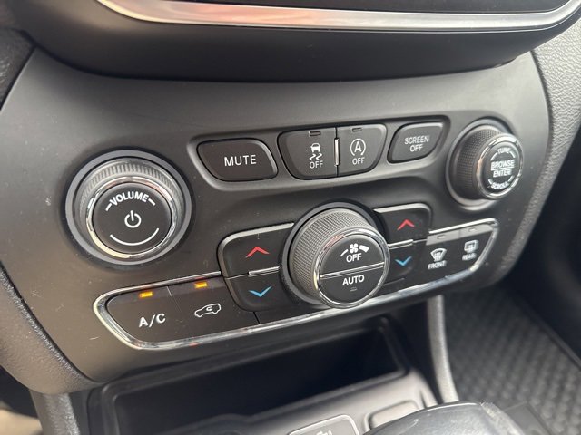 Used 2019 Jeep Cherokee Trailhawk w/ Trailer Tow Group image 20