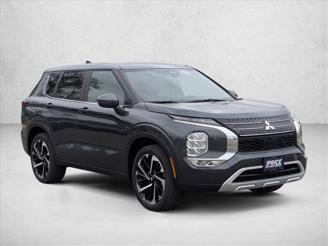 Used 2024 Mitsubishi Outlander SE image 3