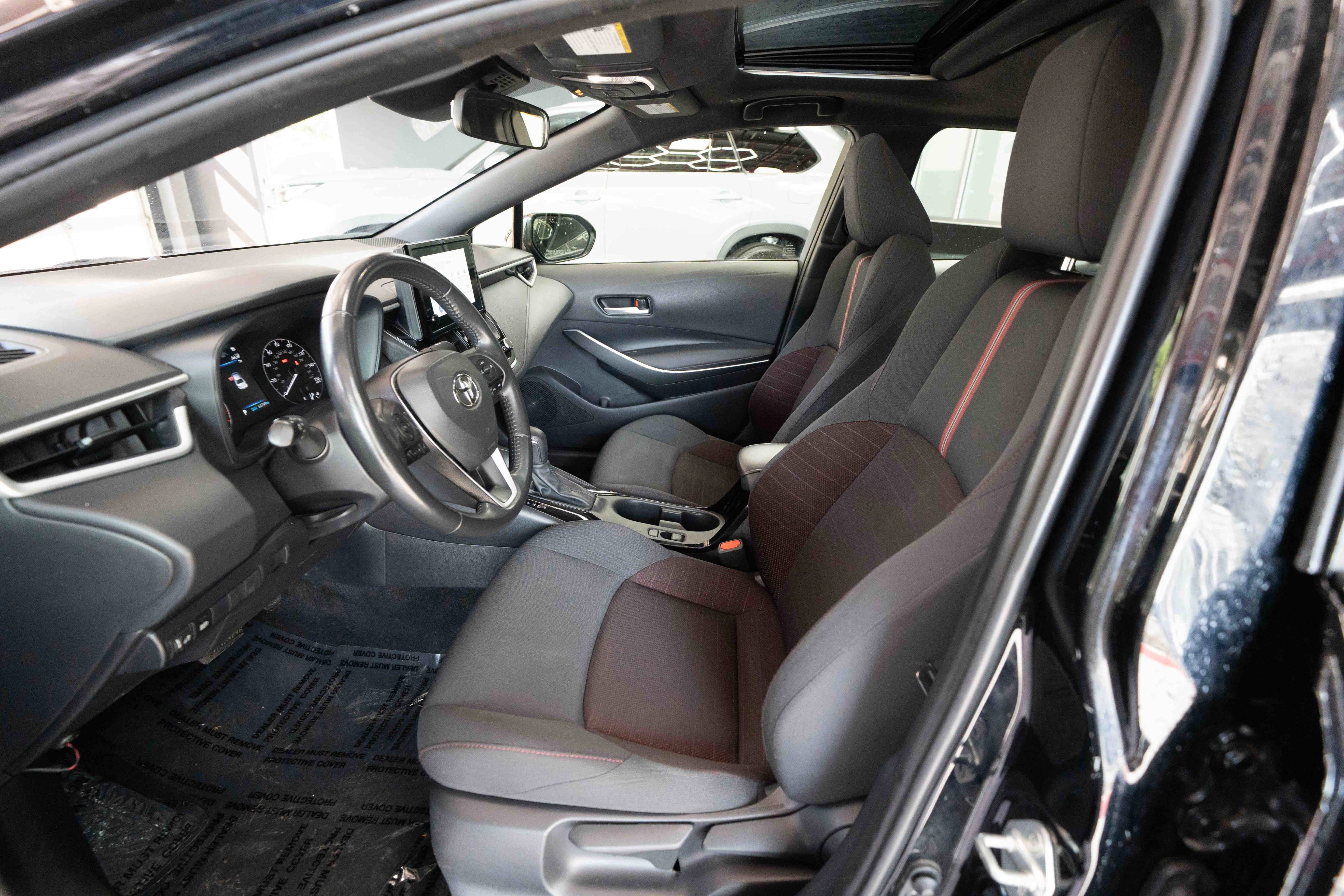 Used 2024 Toyota Corolla SE w/ SE Premium Package image 9