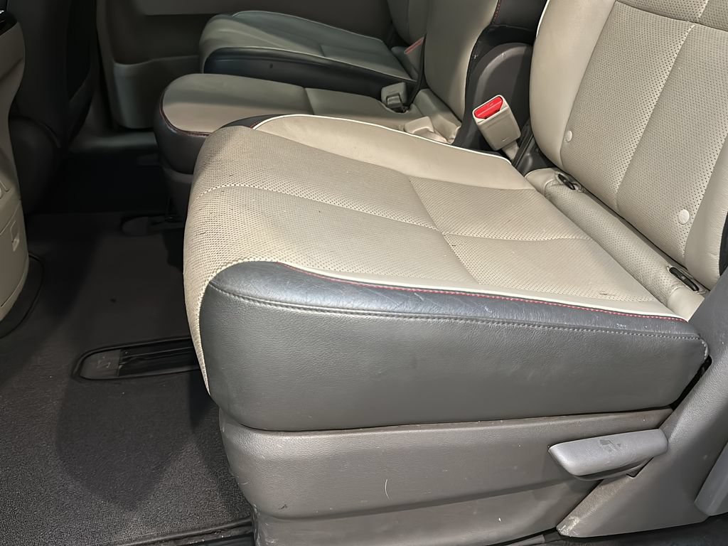 Used 2015 Kia Sedona EX FWD image 17