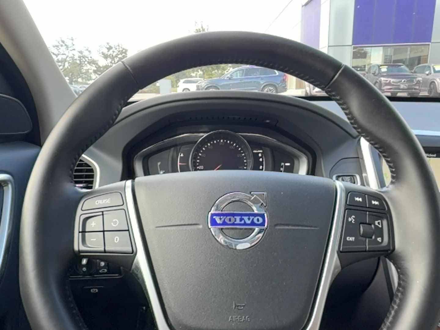 Used 2017 Volvo XC60 T6 Inscription w/ Climate Package AWD/4WD image 20