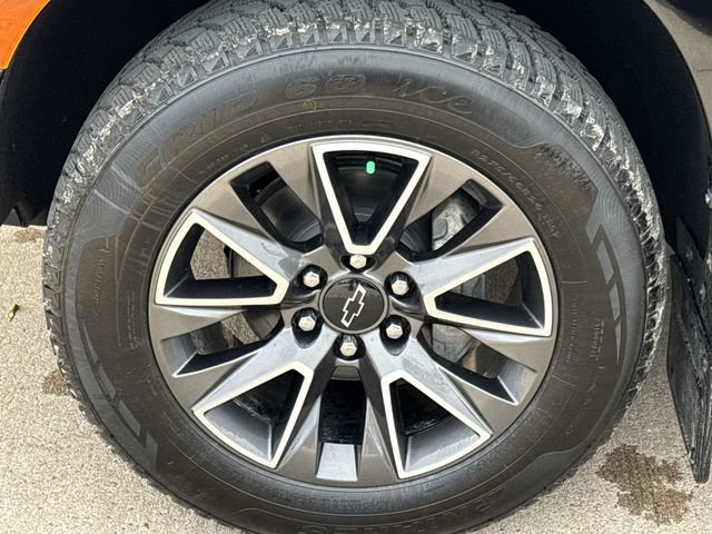 Used 2024 Chevrolet Tahoe Z71 w/ Z71 Off-Road Package AWD/4WD image 32