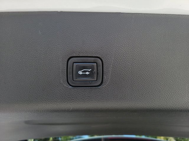 Used 2023 Chevrolet Traverse RS FWD image 7