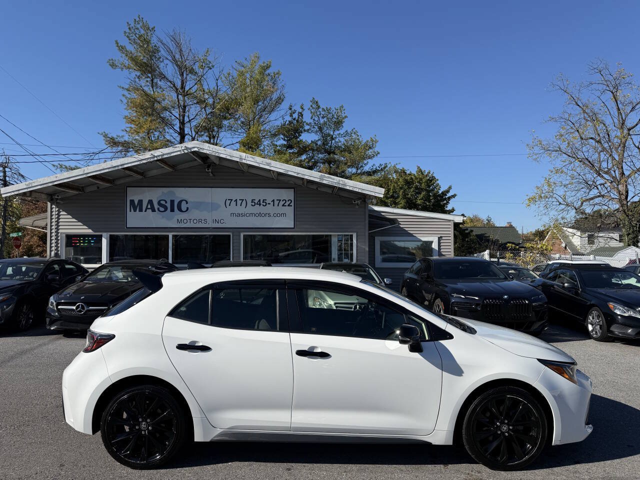 Used 2021 Toyota Corolla SE FWD image 3