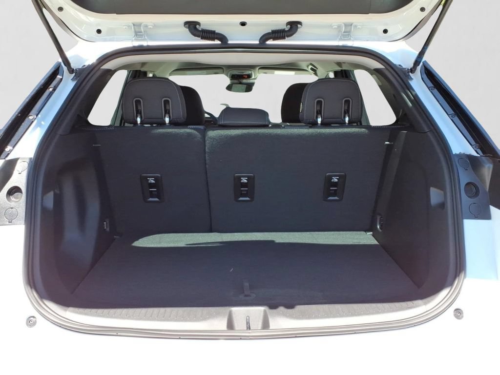 New 2027 Chevrolet Bolt LT FWD image 31