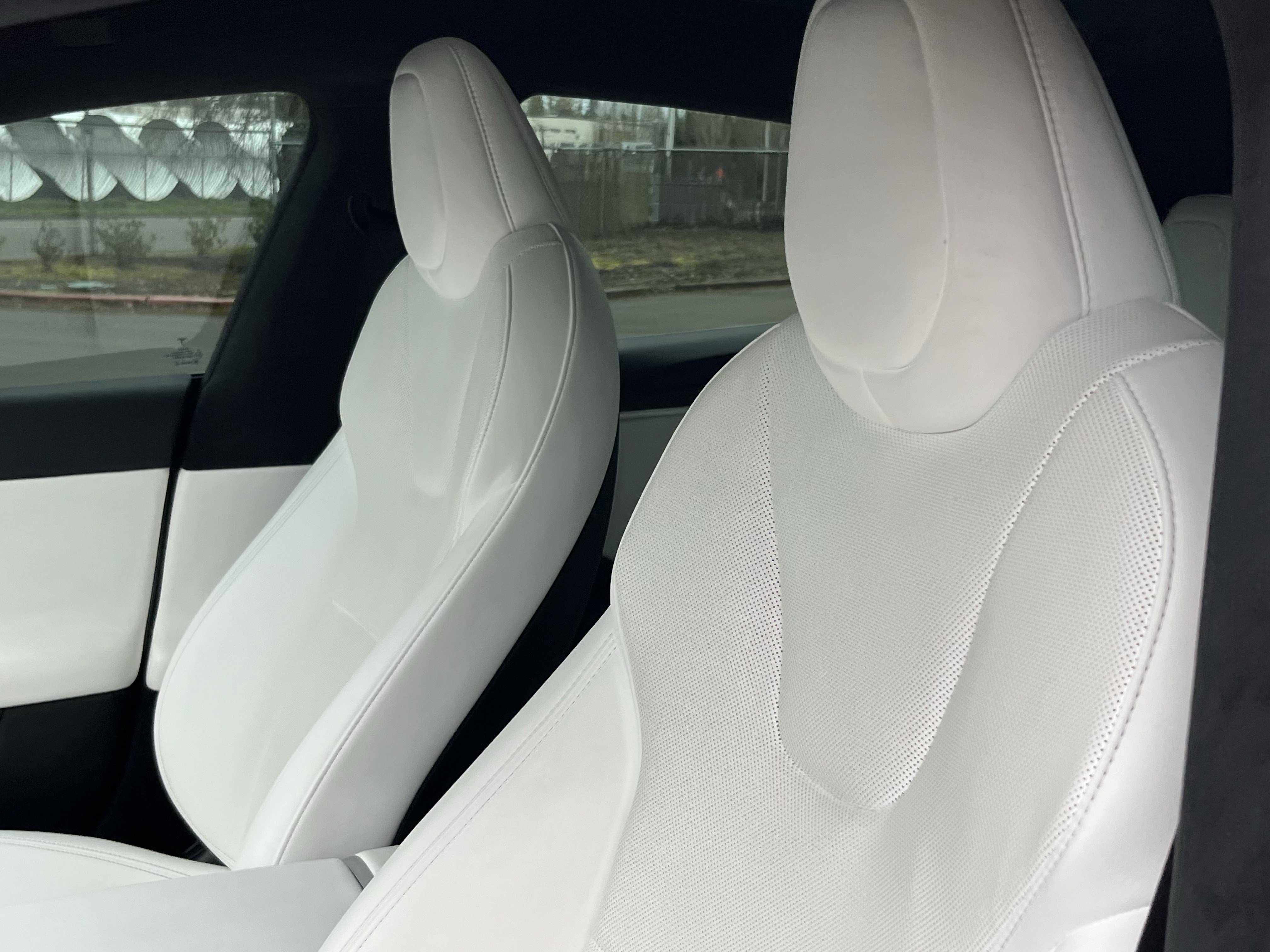 Used 2022 Tesla Model S image 17