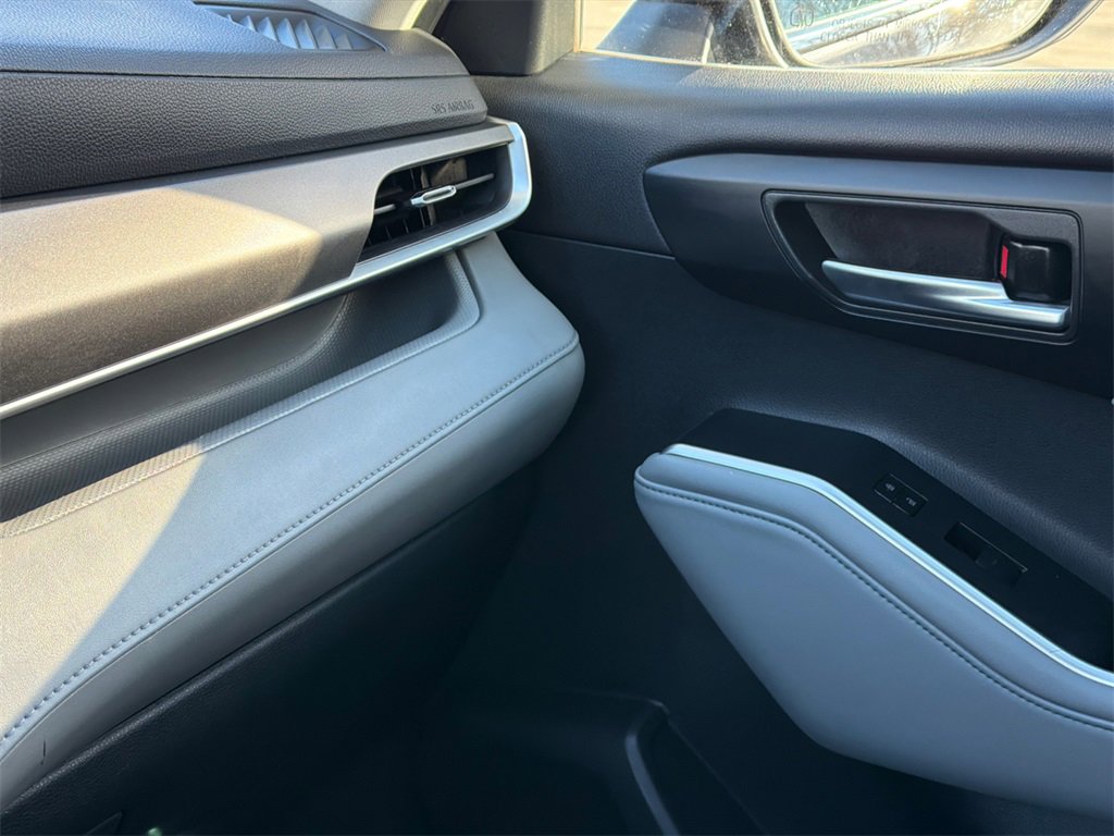 Used 2020 Toyota Highlander XLE image 32