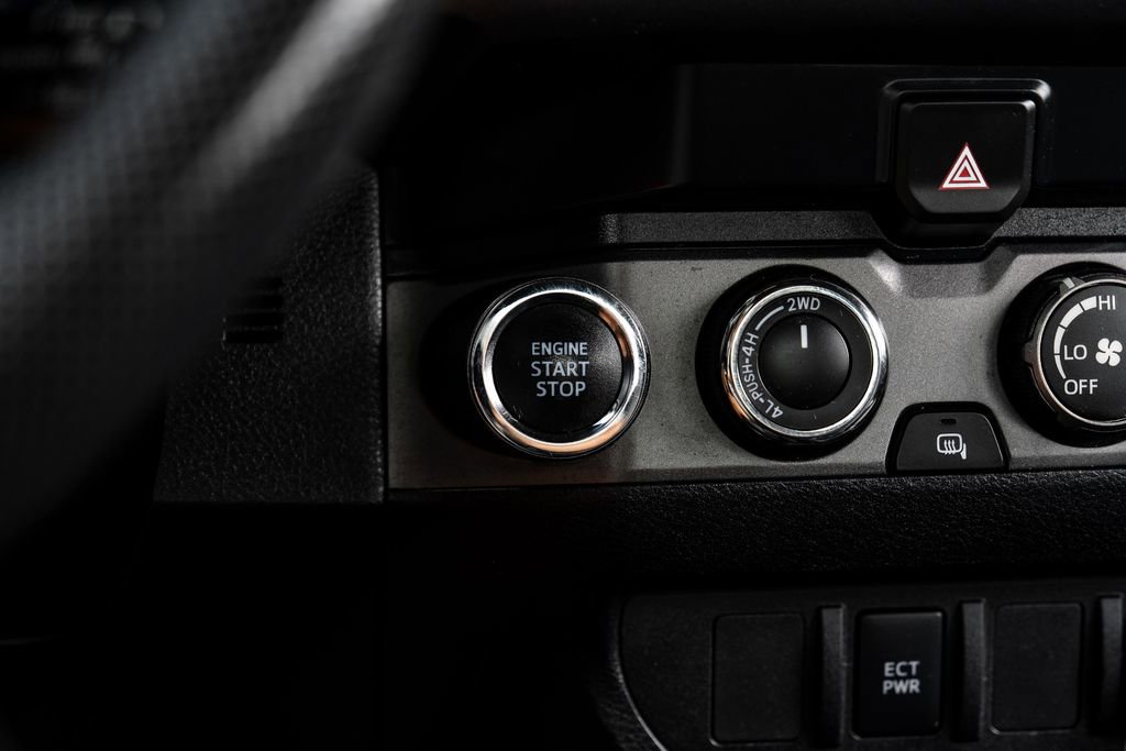 Used 2020 Toyota Tacoma TRD Off-Road AWD/4WD image 17
