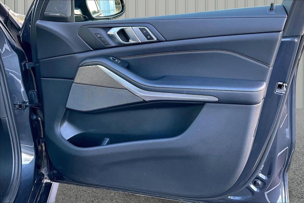 Used 2020 BMW X5 M50i w/ Premium Package image 18