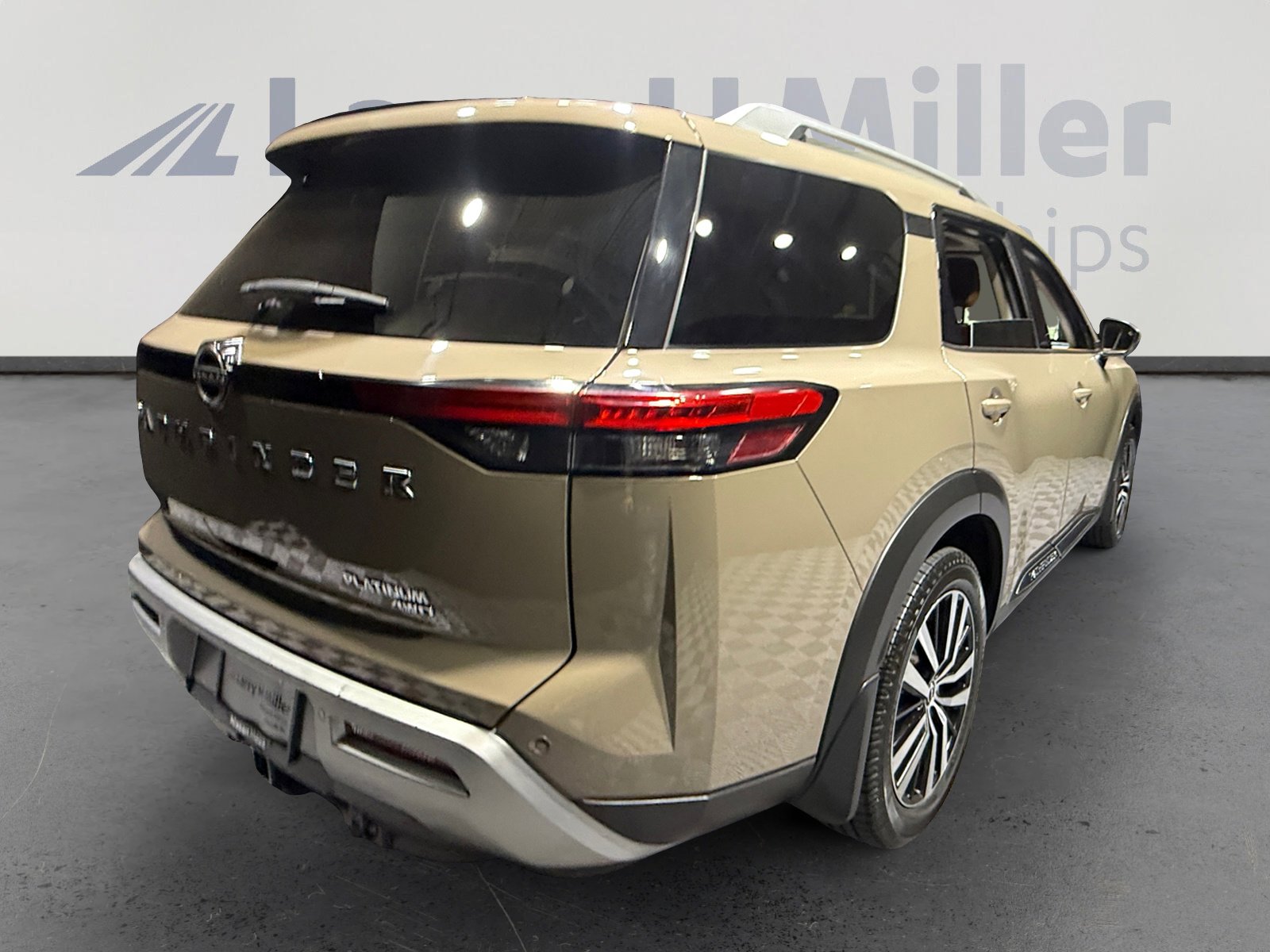 Certified 2024 Nissan Pathfinder Platinum w/ Cargo Package AWD/4WD image 5