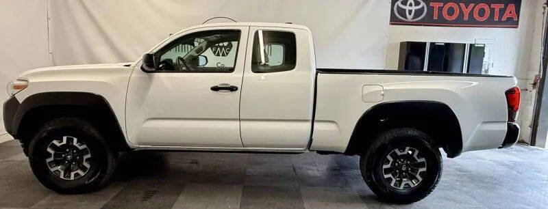 Used 2018 Toyota Tacoma SR image 6