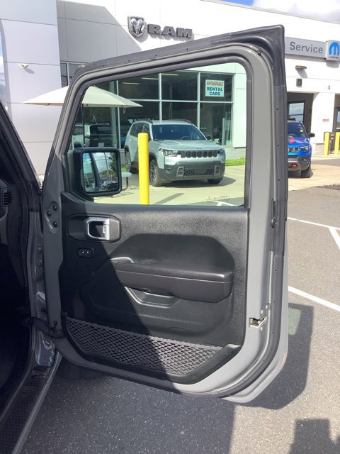 Certified 2021 Jeep Gladiator Sport AWD/4WD image 21