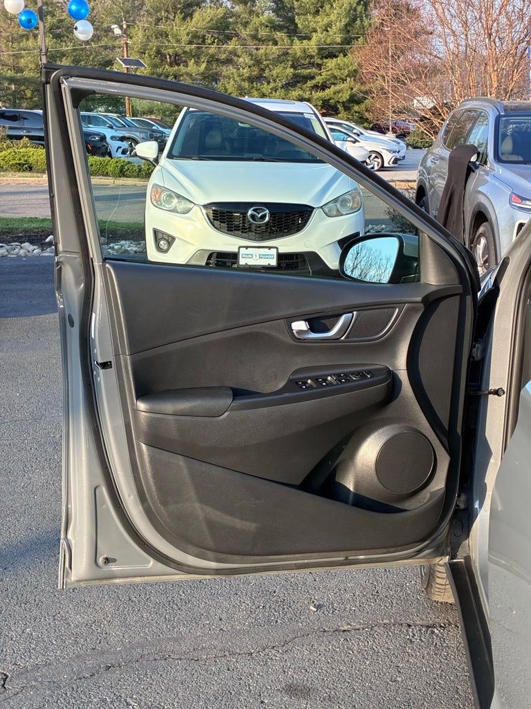 Used 2022 Hyundai Kona SEL w/ Convenience Package image 46