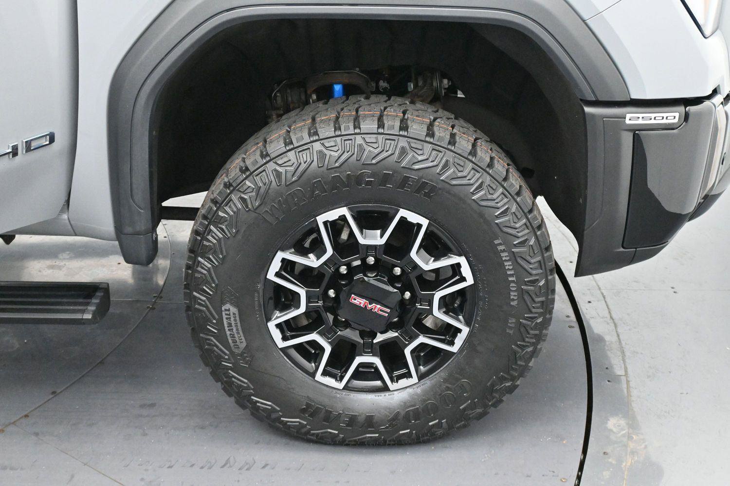 Used 2024 GMC Sierra 2500 AT4X AWD/4WD image 34