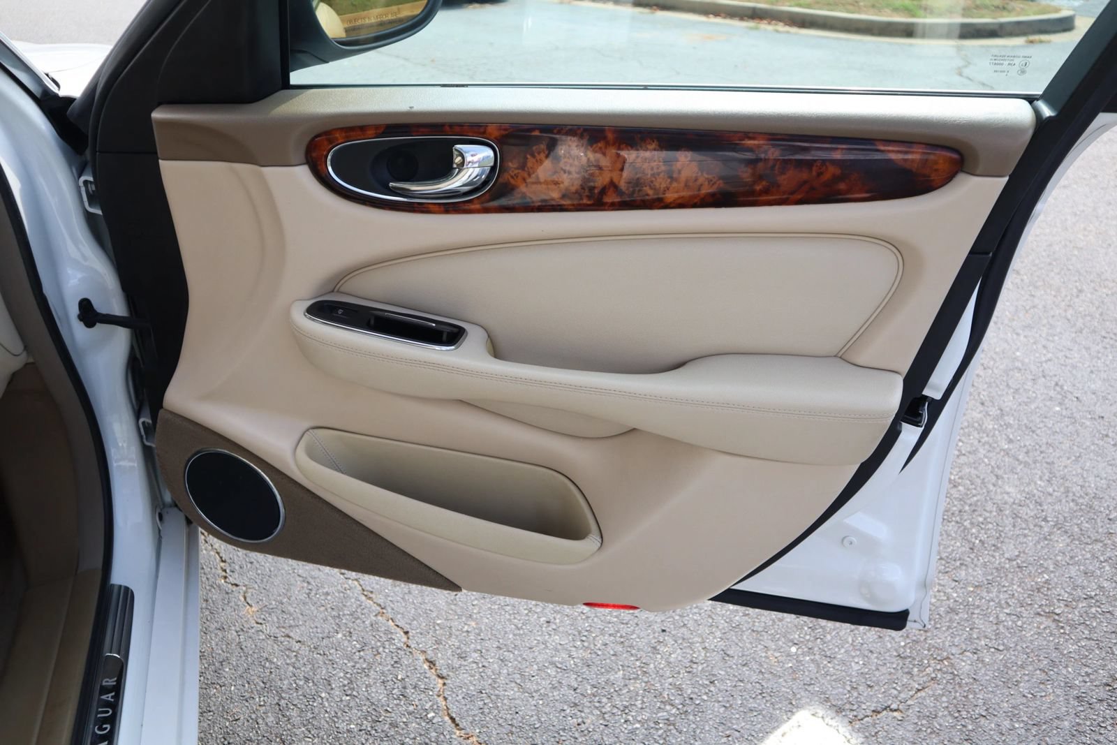 Used 2004 Jaguar XJ8 RWD image 14