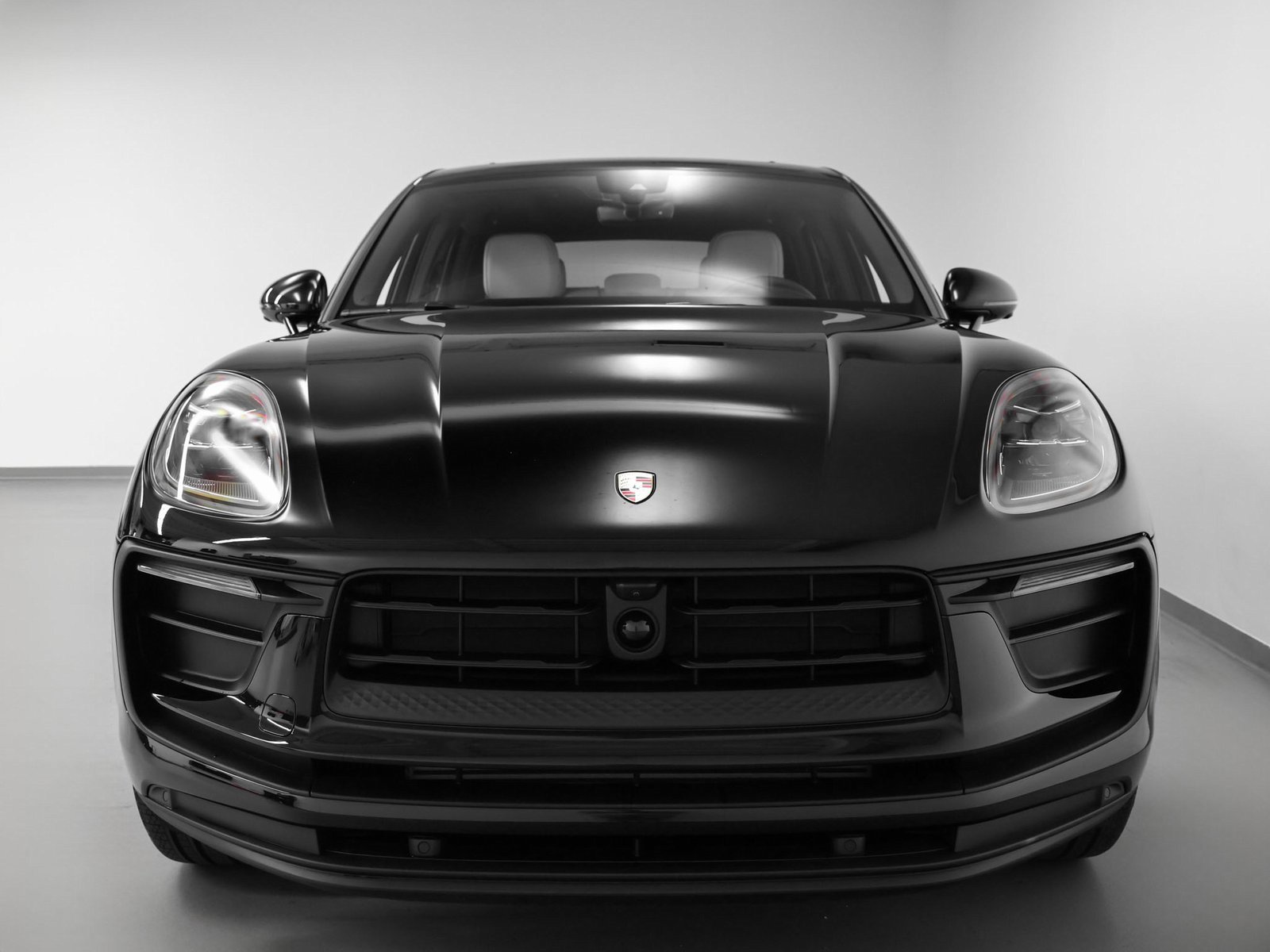 Used 2025 Porsche Macan image 8