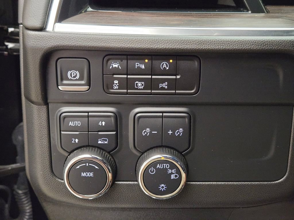 Used 2025 Chevrolet Suburban LT AWD/4WD image 40